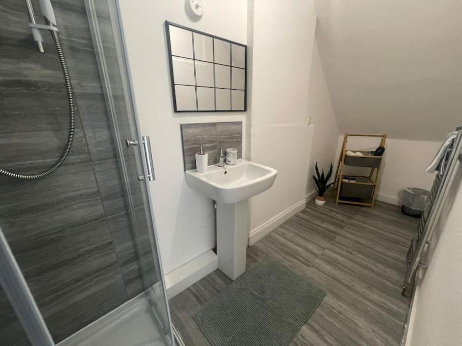 Lovely 2 Bed On Tower Bridge London Exteriör bild