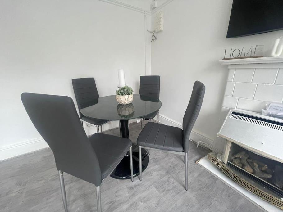 Lovely 2 Bed On Tower Bridge London Exteriör bild